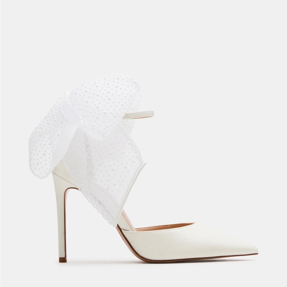 NEW Steve Madden Timless Ivory Satin Heels. NWT